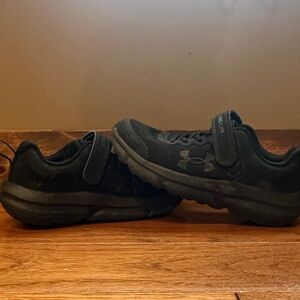 Under Armour Kids Black Sneakers